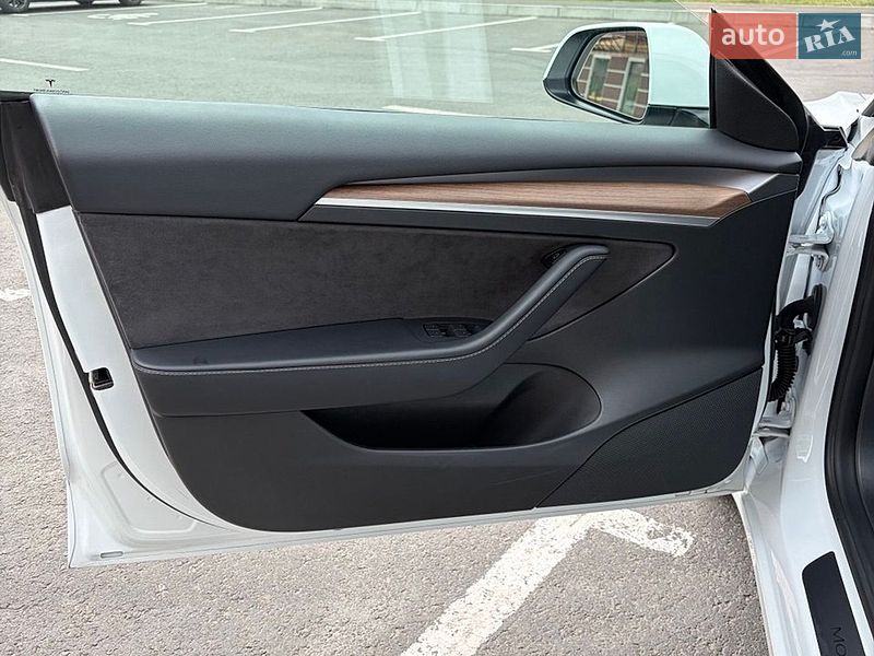 Седан Tesla Model 3 2022 в Умани