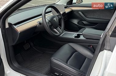 Седан Tesla Model 3 2022 в Умани