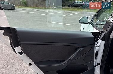 Седан Tesla Model 3 2022 в Умани