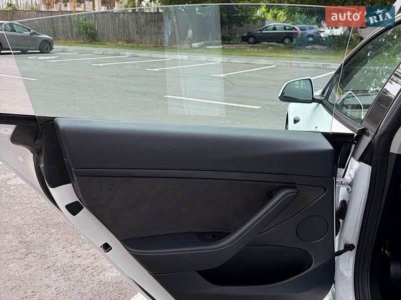 Седан Tesla Model 3 2022 в Умани