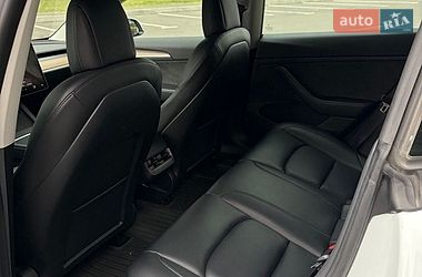 Седан Tesla Model 3 2022 в Умани