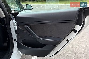 Седан Tesla Model 3 2022 в Умани