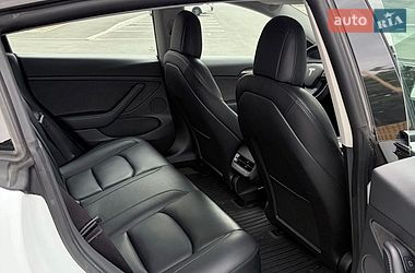 Седан Tesla Model 3 2022 в Умани