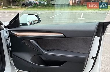 Седан Tesla Model 3 2022 в Умани