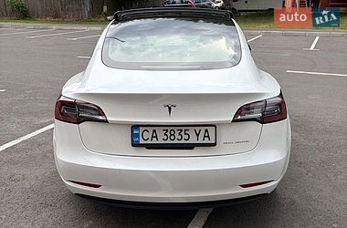 Седан Tesla Model 3 2022 в Умани