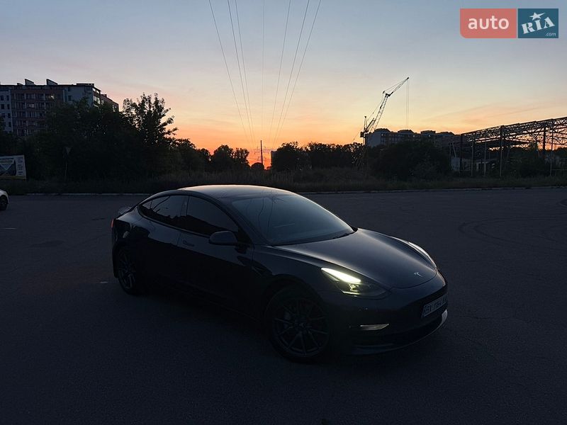 Седан Tesla Model 3 2022 в Чернігові