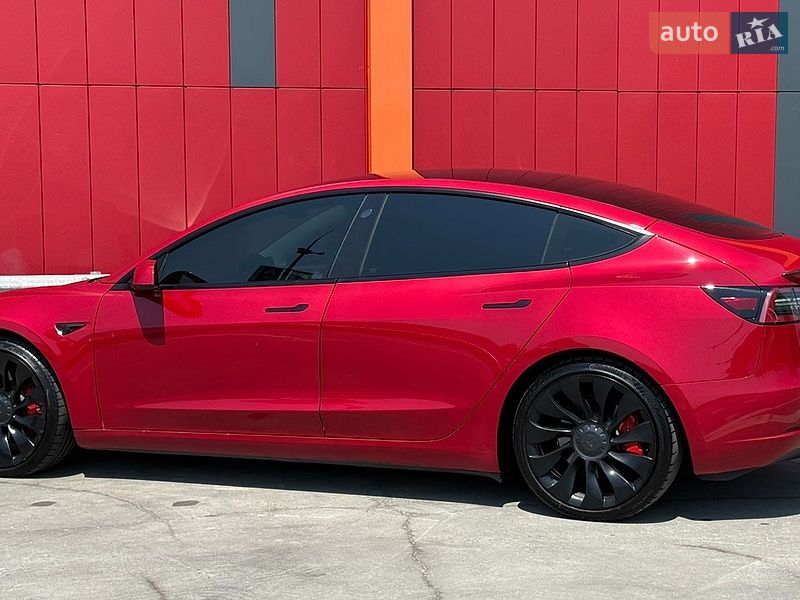 Седан Tesla Model 3 2021 в Киеве