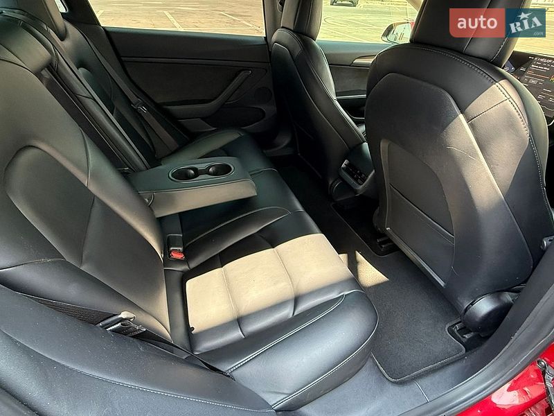Седан Tesla Model 3 2021 в Киеве