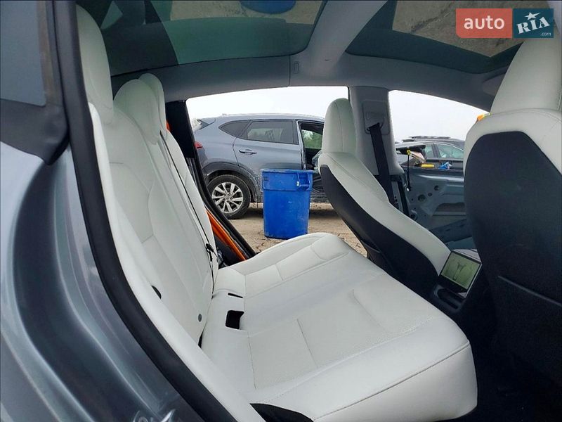 Седан Tesla Model 3 2025 в Киеве