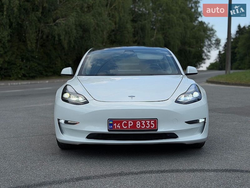Седан Tesla Model 3 2023 в Трускавці