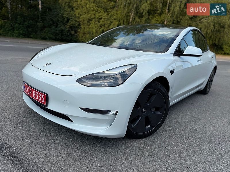 Седан Tesla Model 3 2023 в Трускавці