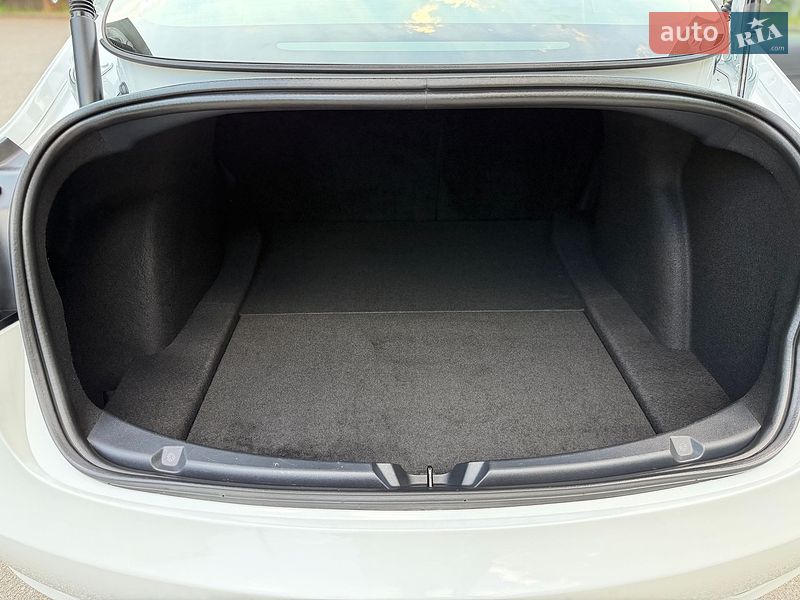 Седан Tesla Model 3 2023 в Трускавці