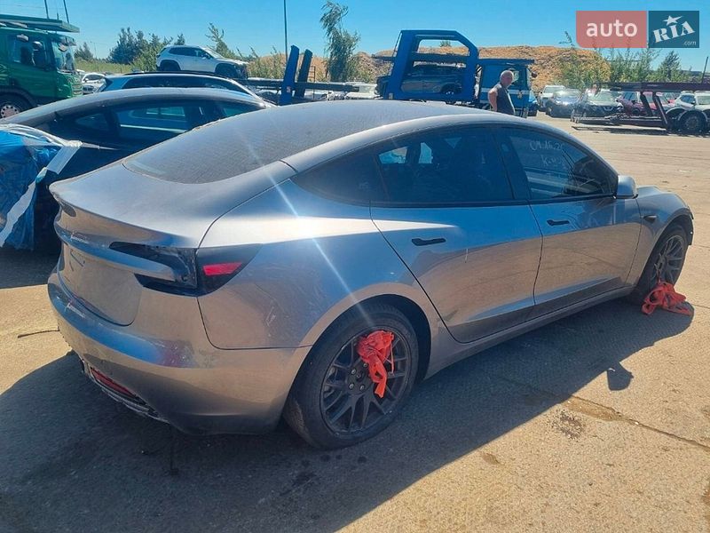 Седан Tesla Model 3 2025 в Киеве