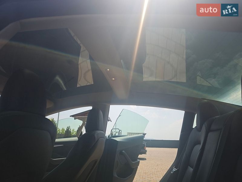 Седан Tesla Model 3 2022 в Ужгороді