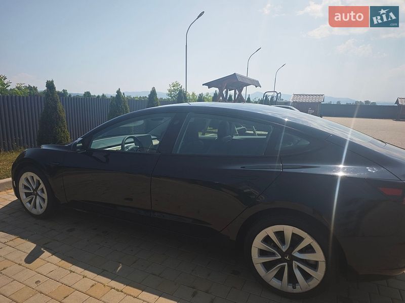 Седан Tesla Model 3 2022 в Ужгороді