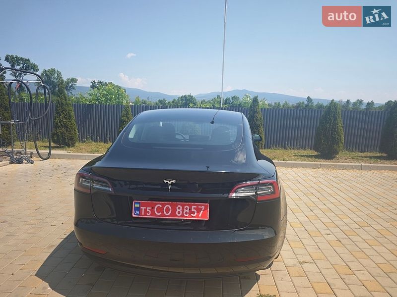 Седан Tesla Model 3 2022 в Ужгороді