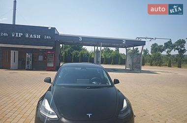 Седан Tesla Model 3 2022 в Ужгороді