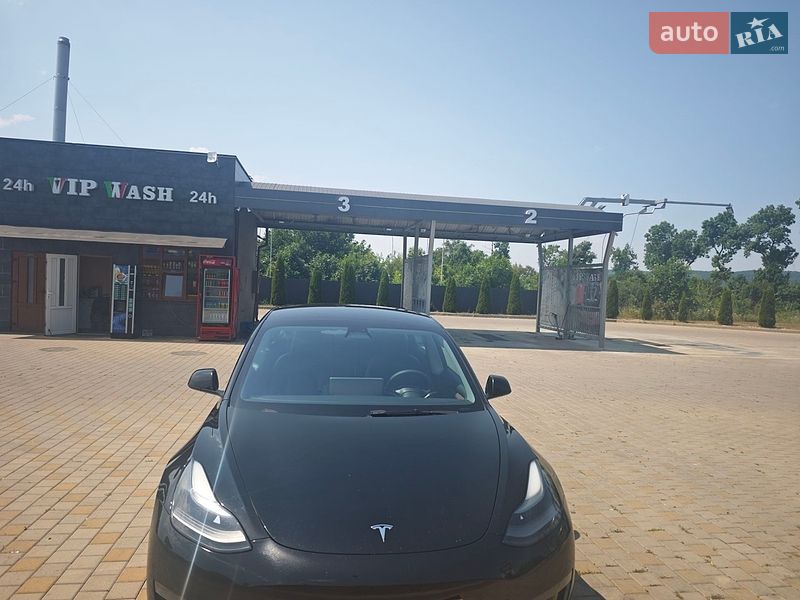 Седан Tesla Model 3 2022 в Ужгороді