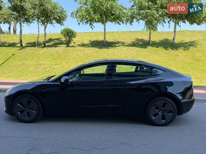 Седан Tesla Model 3 2023 в Киеве