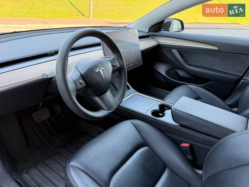 Седан Tesla Model 3 2023 в Киеве