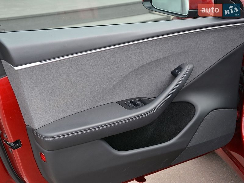 Седан Tesla Model 3 2024 в Києві