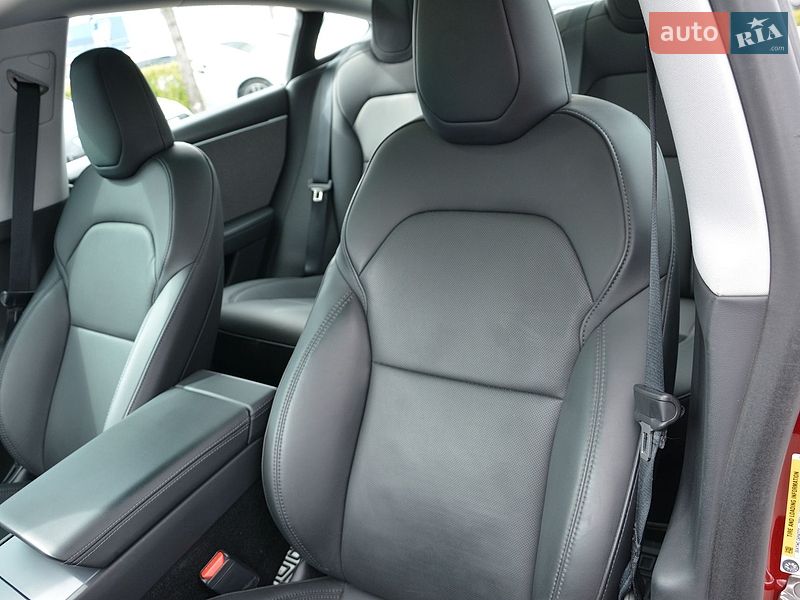 Седан Tesla Model 3 2024 в Києві