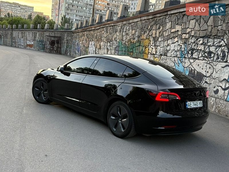 Седан Tesla Model 3 2022 в Днепре