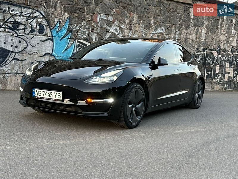 Седан Tesla Model 3 2022 в Днепре