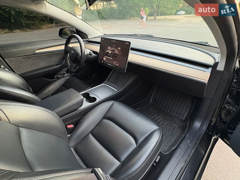 Седан Tesla Model 3 2022 в Днепре
