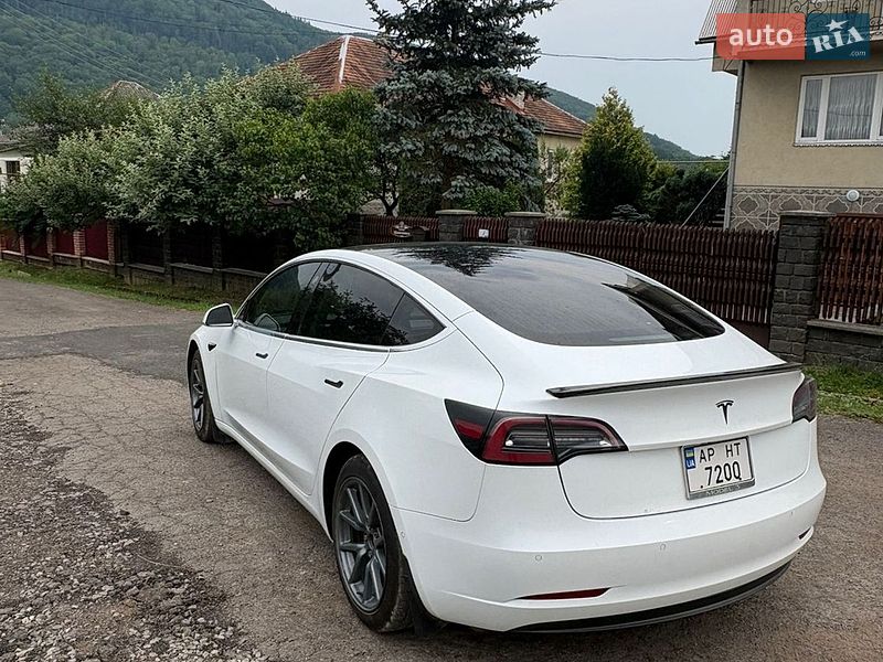 Седан Tesla Model 3 2018 в Сваляве