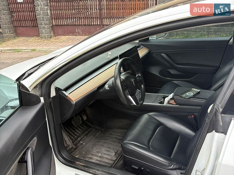 Седан Tesla Model 3 2018 в Сваляве