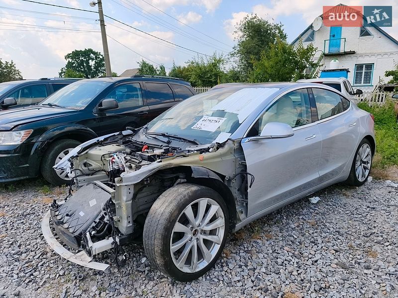 Седан Tesla Model 3 2018 в Сквире