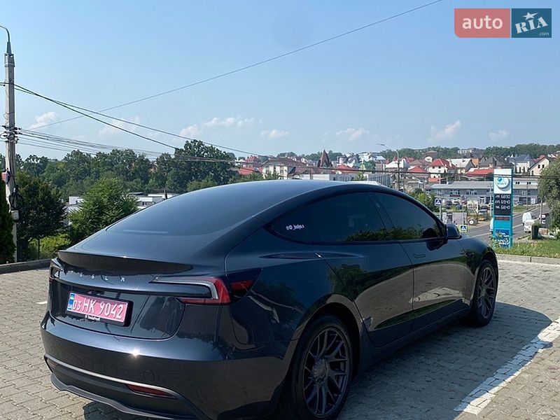 Седан Tesla Model 3 2025 в Черновцах