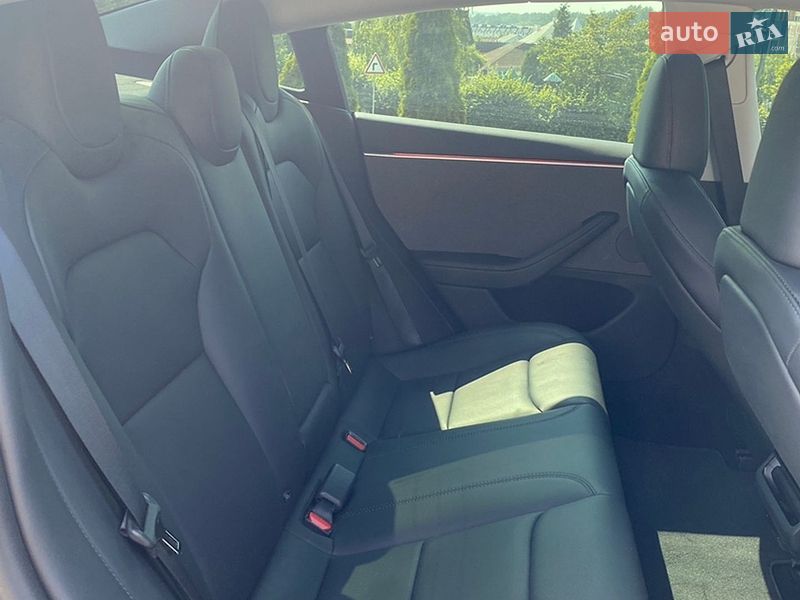 Седан Tesla Model 3 2025 в Черновцах