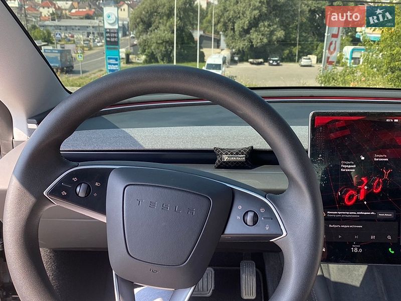 Седан Tesla Model 3 2025 в Черновцах