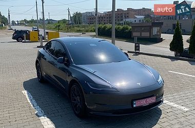 Седан Tesla Model 3 2025 в Черновцах