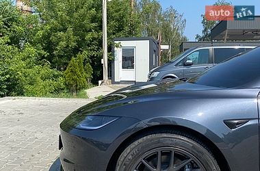 Седан Tesla Model 3 2025 в Черновцах
