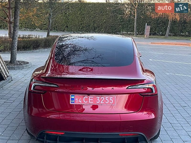 Седан Tesla Model 3 2024 в Львові