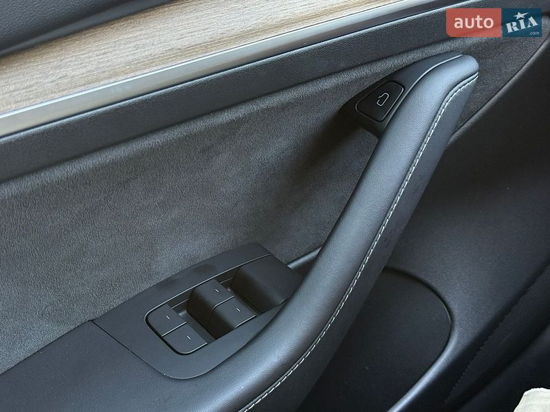 Седан Tesla Model 3 2023 в Одессе