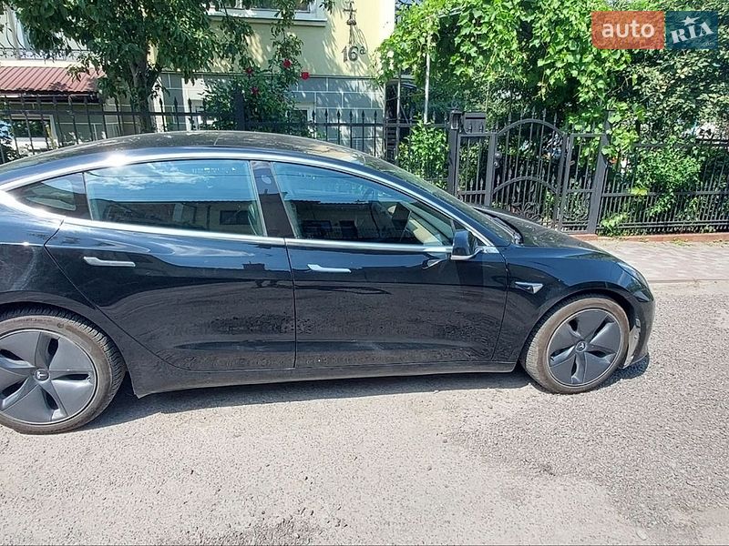 Седан Tesla Model 3 2019 в Львове