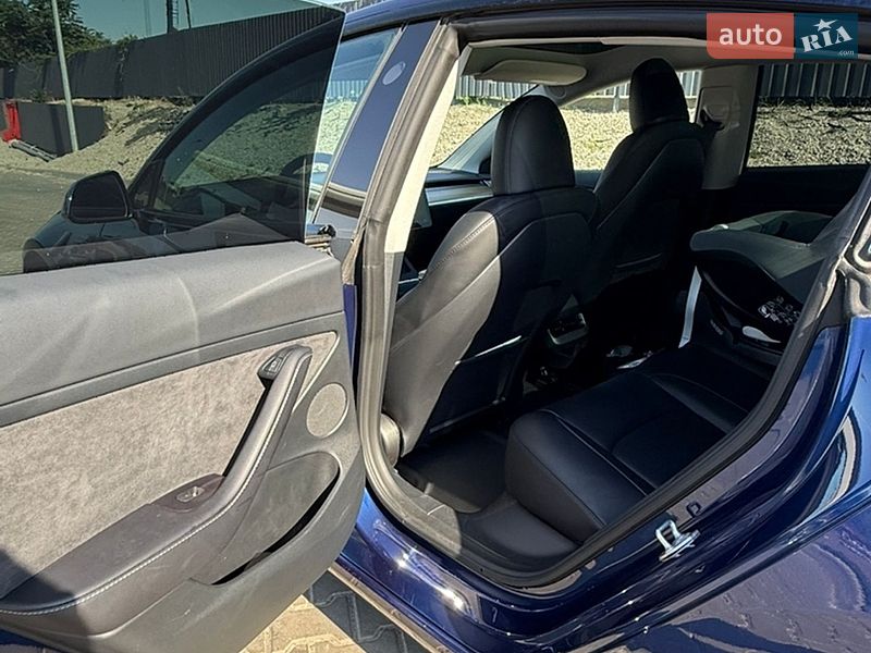 Седан Tesla Model 3 2023 в Одесі