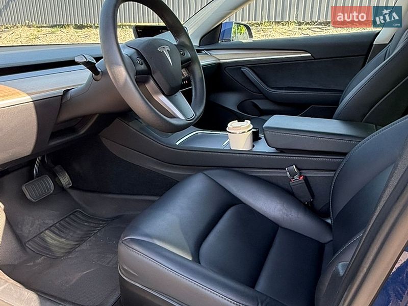 Седан Tesla Model 3 2023 в Одесі