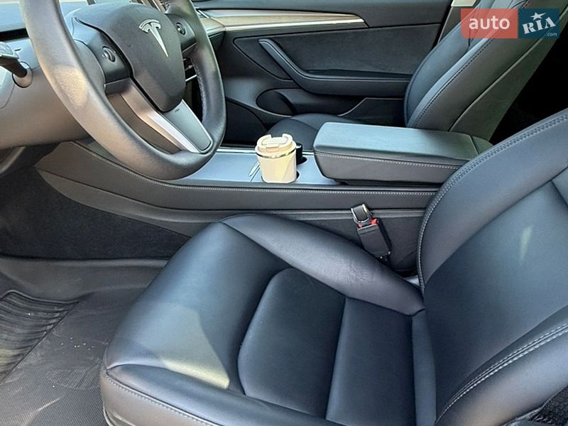 Седан Tesla Model 3 2023 в Одесі