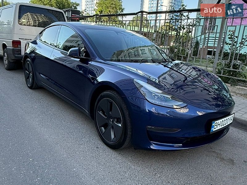 Седан Tesla Model 3 2023 в Одесі