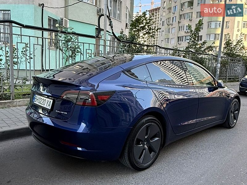 Седан Tesla Model 3 2023 в Одесі
