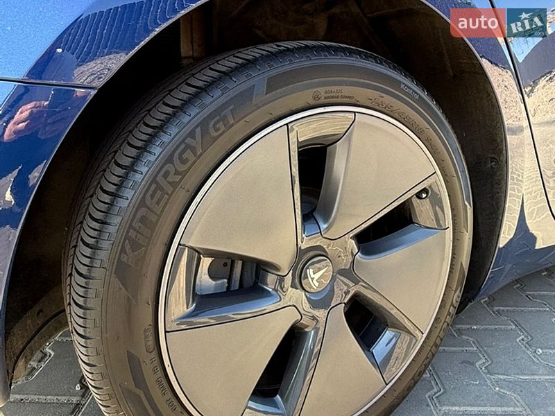 Седан Tesla Model 3 2023 в Одесі