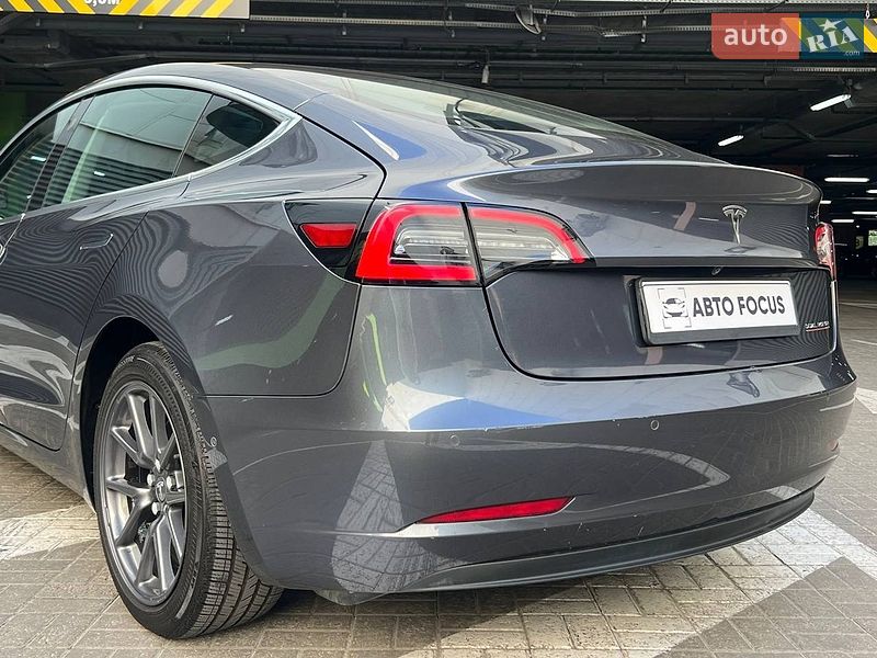 Седан Tesla Model 3 2019 в Киеве