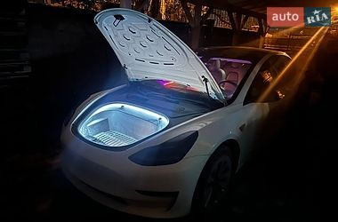 Седан Tesla Model 3 2020 в Одесі