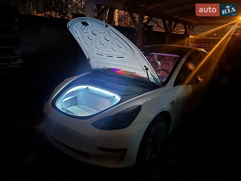 Седан Tesla Model 3 2020 в Одесі