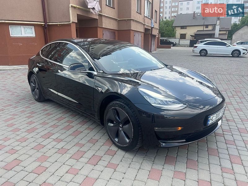 Седан Tesla Model 3 2018 в Івано-Франківську